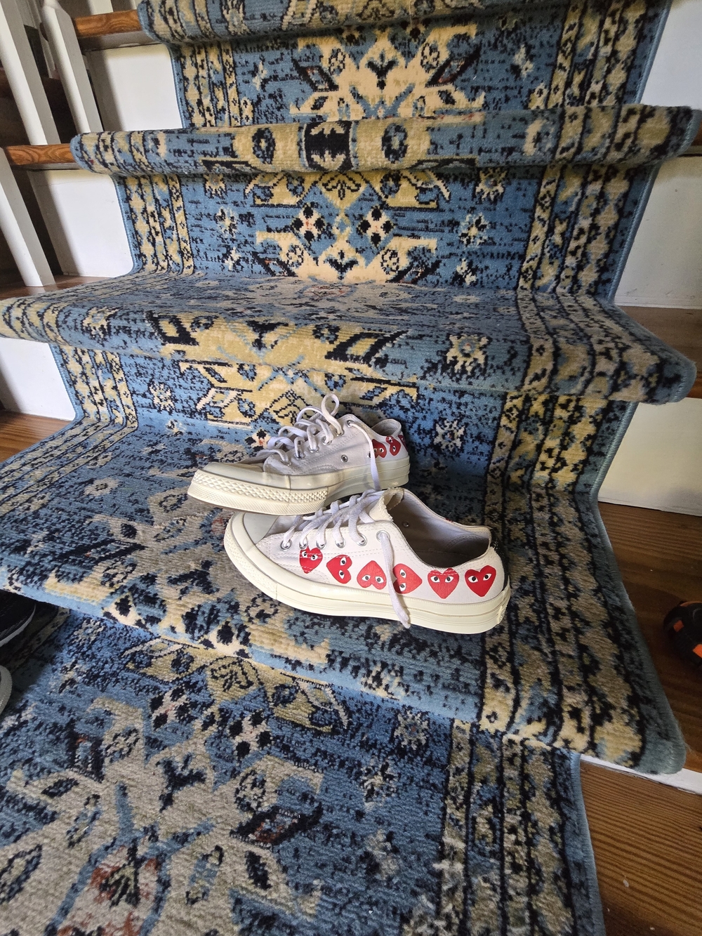 Comme des Garcons PLAY Kids White Low-Top Sneakers with Red Heart Motif